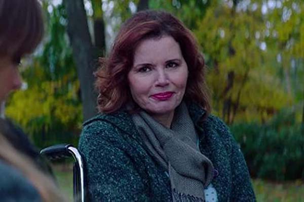 Geena Davis dans Ava (2020)