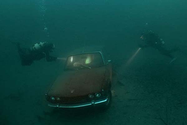 The Deep House (2021)