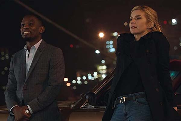 Rhea Seehorn et Aml Ameen dans Inside Man: Most Wanted (2019)