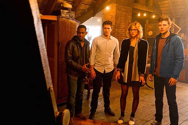 Martin Wallström, Aml Ameen, Mark O'Brien, et Georgia King dans Parallel (2018)