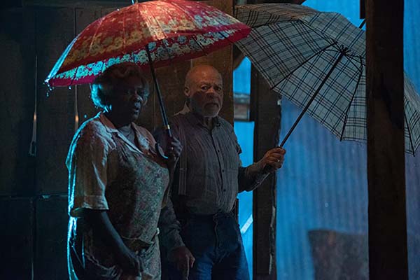 John Beasley et Loretta Devine dans Spell (2020)