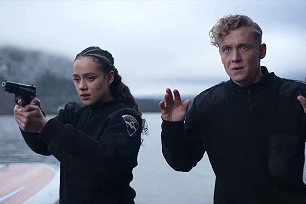 Nathalie Emmanuel et Matthias Schweighöfer dans Army of Thieves (2021)