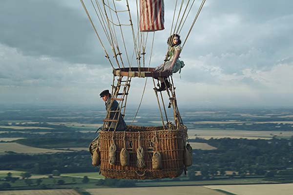 Felicity Jones et Eddie Redmayne dans The Aeronauts (2019)