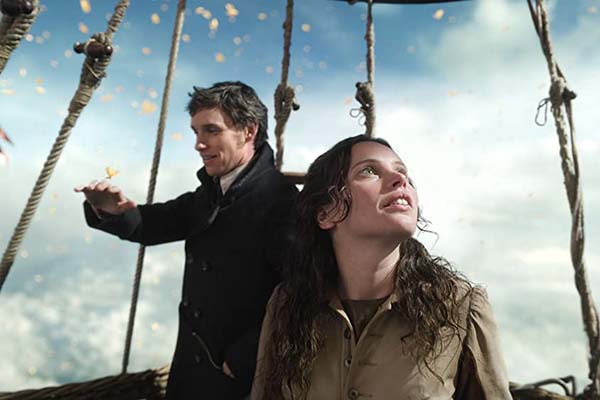 Felicity Jones et Eddie Redmayne dans The Aeronauts (2019)