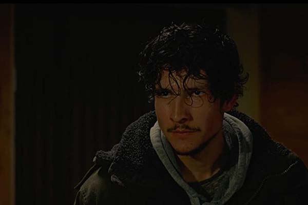 Danny Ramirez dans No Exit (2022)