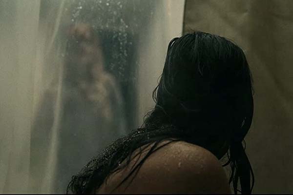 Cristina Rodlo dans No One Gets Out Alive (2021)