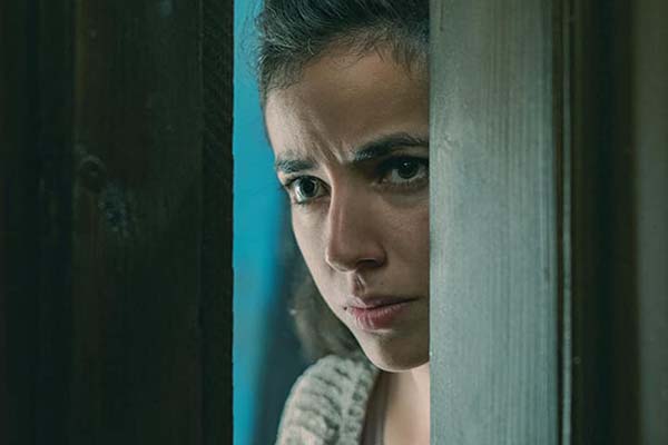 Cristina Rodlo dans No One Gets Out Alive (2021)