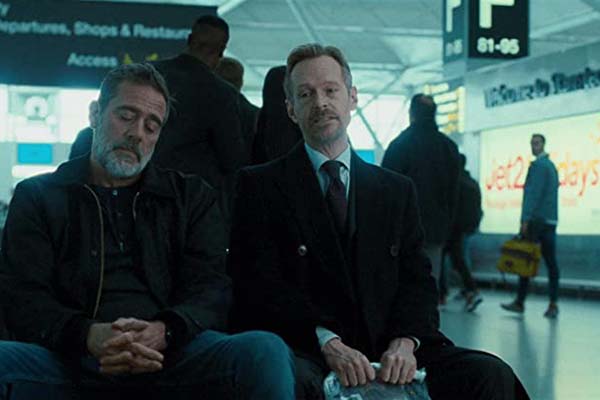 Steven Mackintosh et Jeffrey Dean Morgan dans The Postcard Killings (2020)