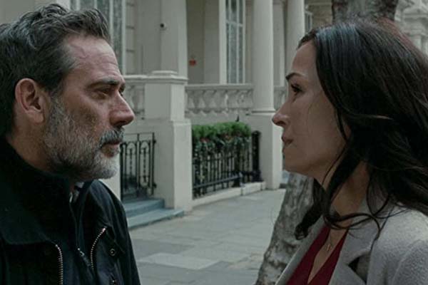 Famke Janssen etd Jeffrey Dean Morgan dans The Postcard Killings (2020)