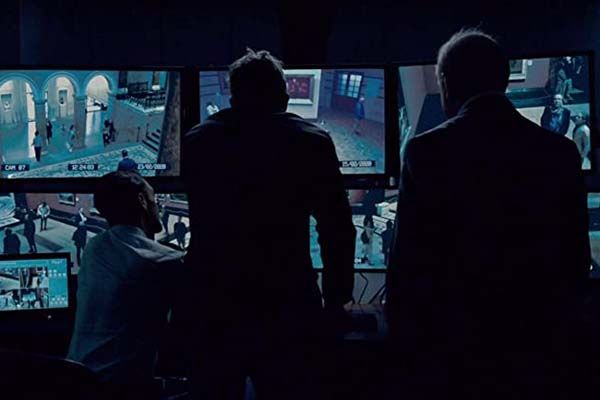 Joachim Król et Jeffrey Dean Morgan dans The Postcard Killings (2020)