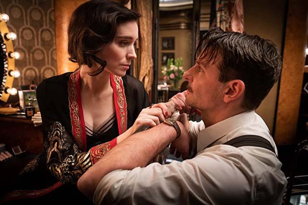Rooney Mara et Bradley Cooper dans Nightmare Alley (2021)