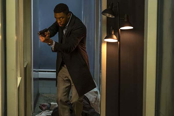 Chadwick Boseman dans 21 Bridges (2019)