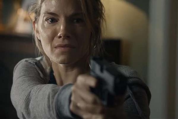 Sienna Miller dans 21 Bridges (2019)