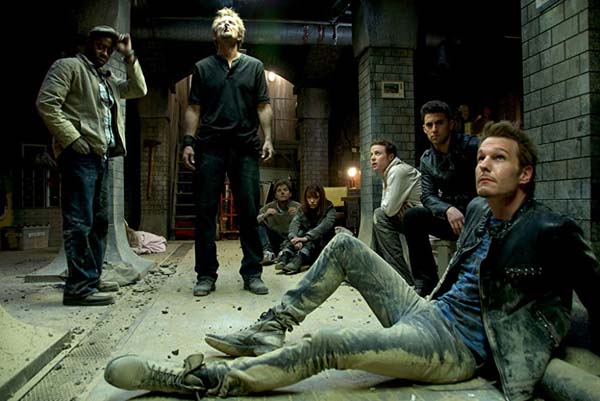 Michael Biehn, Courtney B. Vance, Lauren German, Milo Ventimiglia, Michael Eklund, et Ashton Holmes dans The Divide (2011)