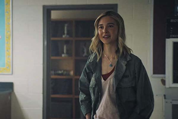 Isabel May dans Run Hide Fight (2020)