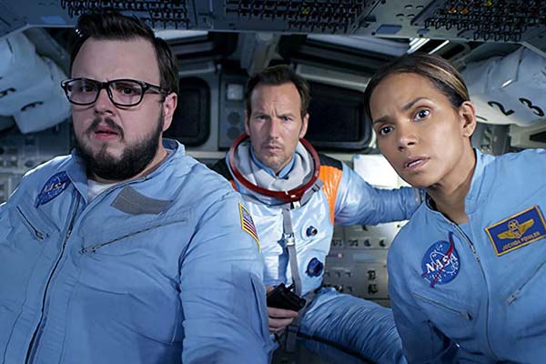 John Bradley, Patrick Wilson et Halle Berry dans Moonfall (2022)
