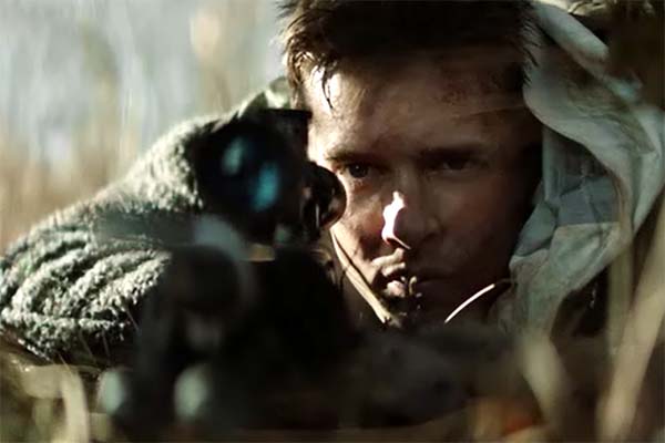 Drew Van Acker dans Last Survivors (2021)