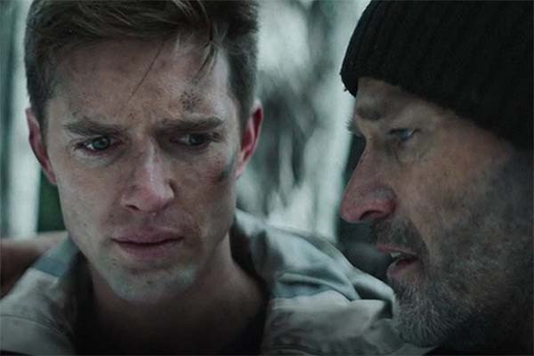 Drew Van Acker et Stephen Moyer dans Last Survivors (2021)