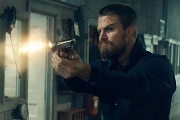 Stephen Amell dans Code 8 (2019)