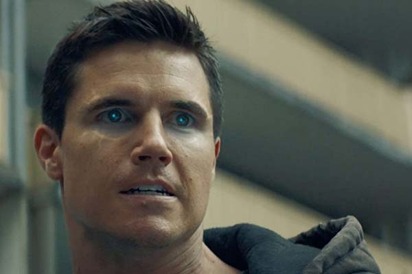 Robbie Amell dans Code 8 (2019)