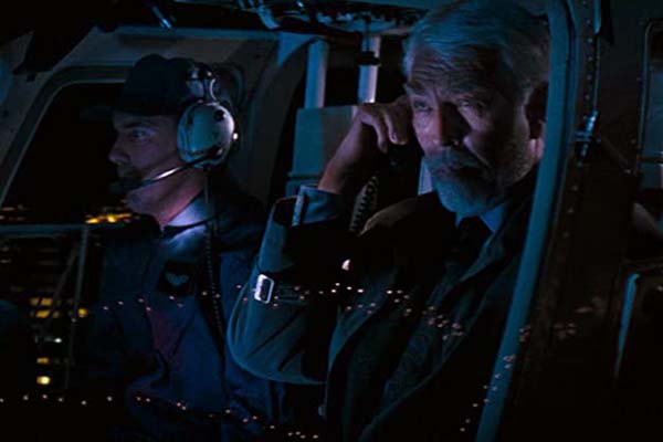James Coburn dans Eraser (1996)