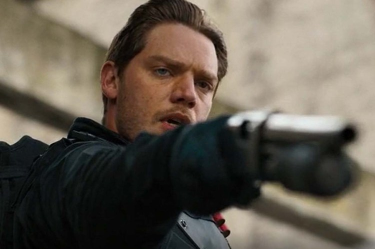 Dominic Sherwood dans Eraser: Reborn (2022)