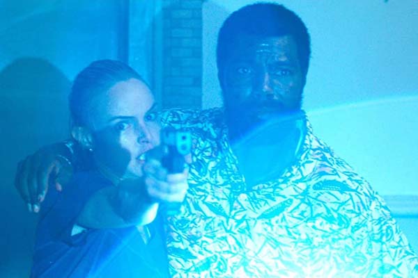 Kate Bosworth et William Catlett dans Force of Nature (2020)