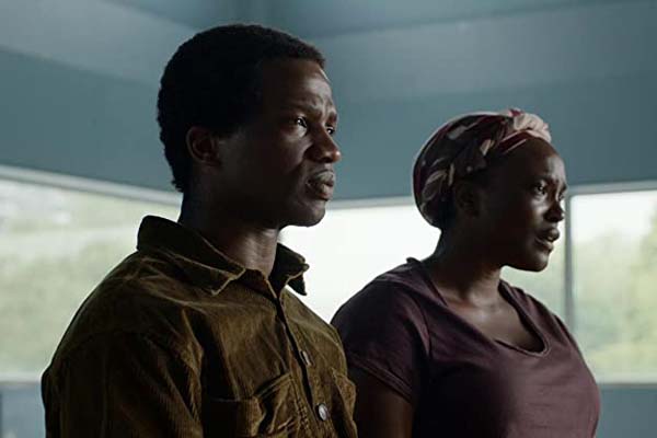 Wunmi Mosaku et Sope Dirisu dans His House (2020)