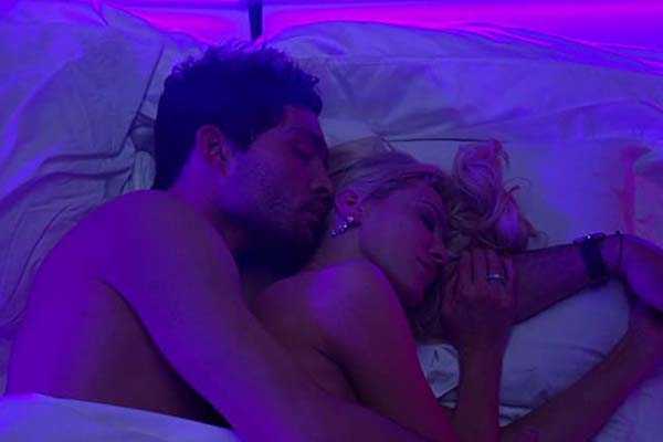 Ed Westwick et Louise Linton dans Me You Madness (2021)