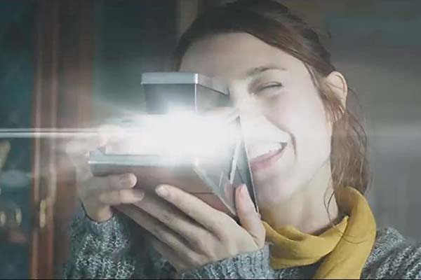 Kathryn Prescott dans Polaroid (2019)