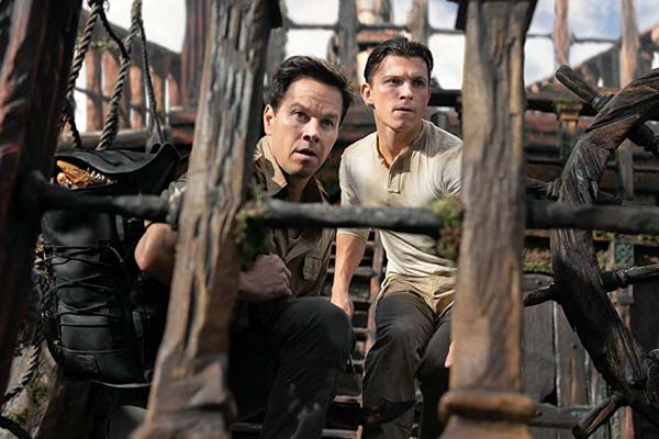 Mark Wahlberg et Tom Holland dans Uncharted (2022)
