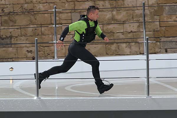 Ben Hardy dans 6 Underground (2019)