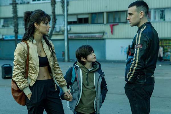 Begoña Vargas, Àlex Monner et Abraham Pérez dans Centauro (2022)