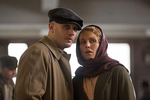 Tom Hardy et Noomi Rapace dans Child 44 (2015)