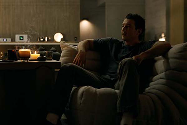 Miles Teller dans Spiderhead (2022)