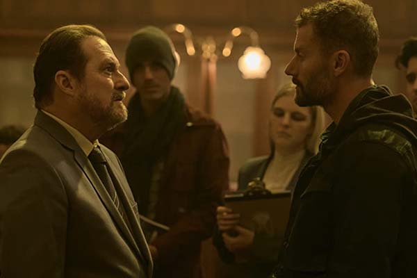 Stephen Root et James Badge Dale dans The Empty Man (2020)