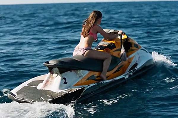 Holly Earl dans Shark Bay (2022)