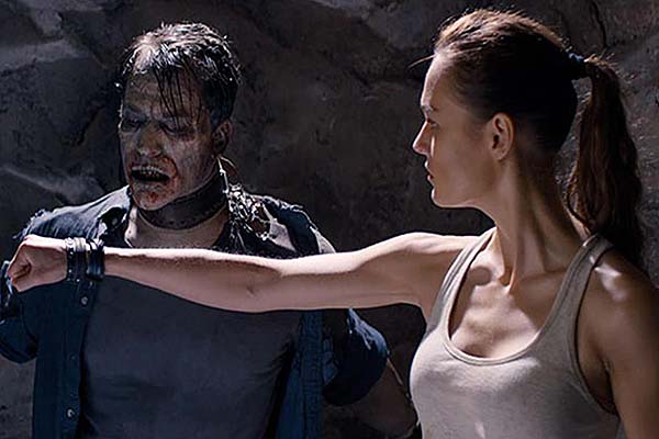 Johnathon Schaech et Sophie Skelton dans Day of the Dead: Bloodline (2018)