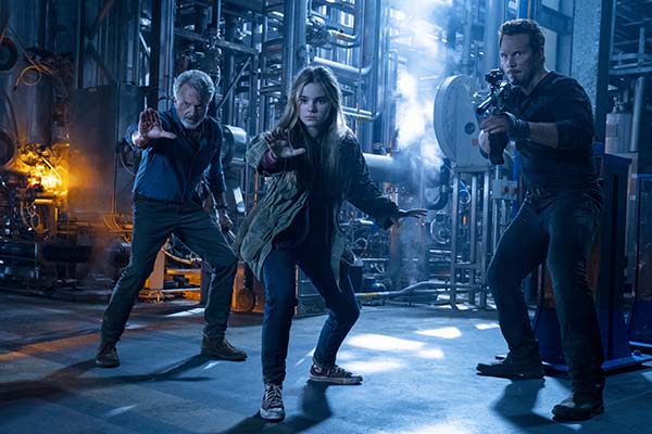 Sam Neill, Isabella Sermon et Chris Pratt dans Jurassic World Dominion (2022)