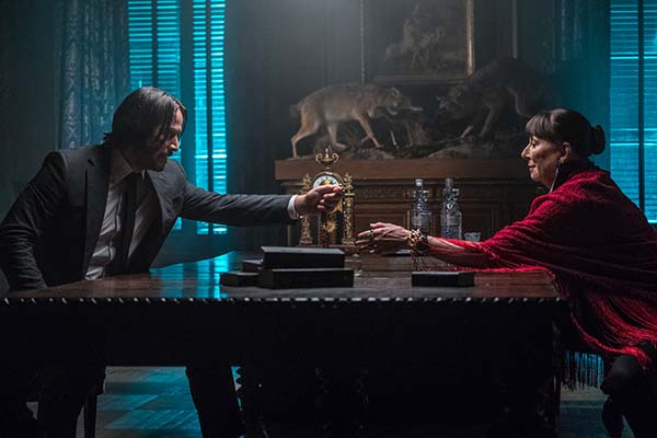 Keanu Reeves et Anjelica Huston dans John Wick: Chapter 3 – Parabellum (2019)