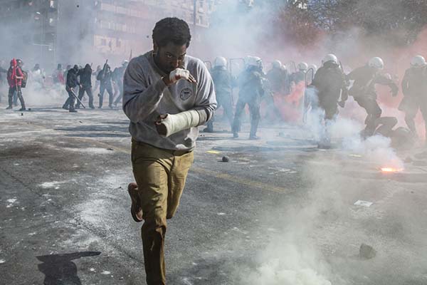 John David Washington dans Beckett (2021)