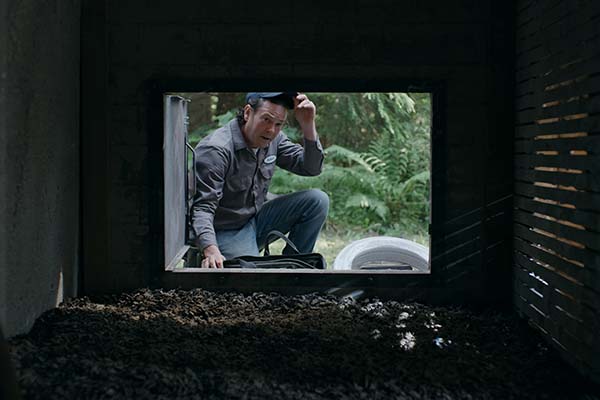 Henry Thomas dans Crawlspace (2022)