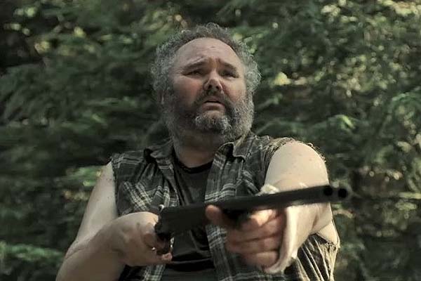 C. Ernst Harth dans Crawlspace (2022)