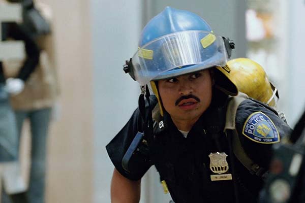 Michael Peña dans World Trade Center (2006)