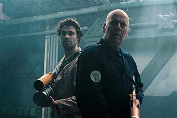 Bruce Willis et Cody Kearsley dans Anti Life (2020)