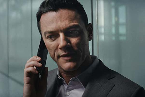 Luke Evans dans Crisis (2021)