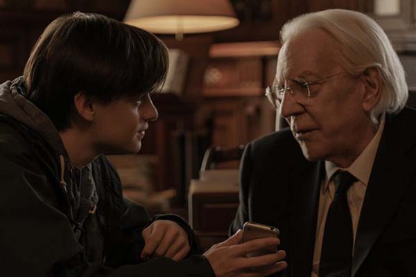 Jaeden Martell et Donald Sutherland dans Mr. Harrigan's Phone (2022)