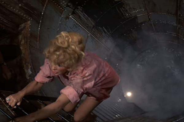 Stella Stevens dans The Poseidon Adventure (1972)