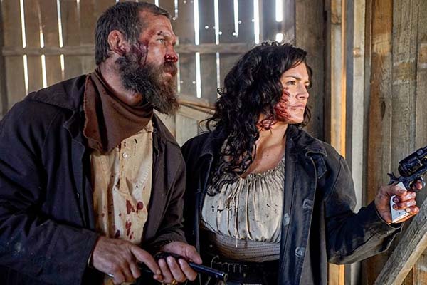 Donald Cerrone et Gina Carano dans Terror on the Prairie (2022)
