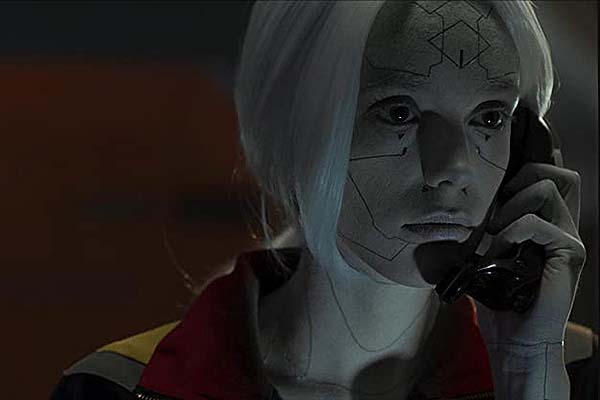 Stacy Martin dans Archive (2020)